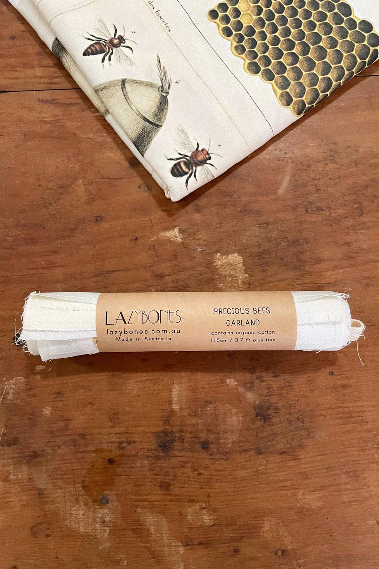 Lazybones Precious Bees Garland