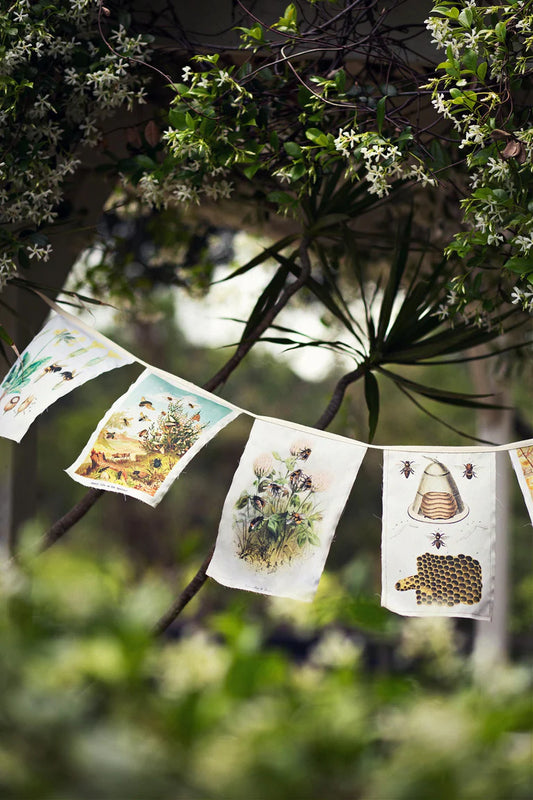 Lazybones Precious Bees Garland