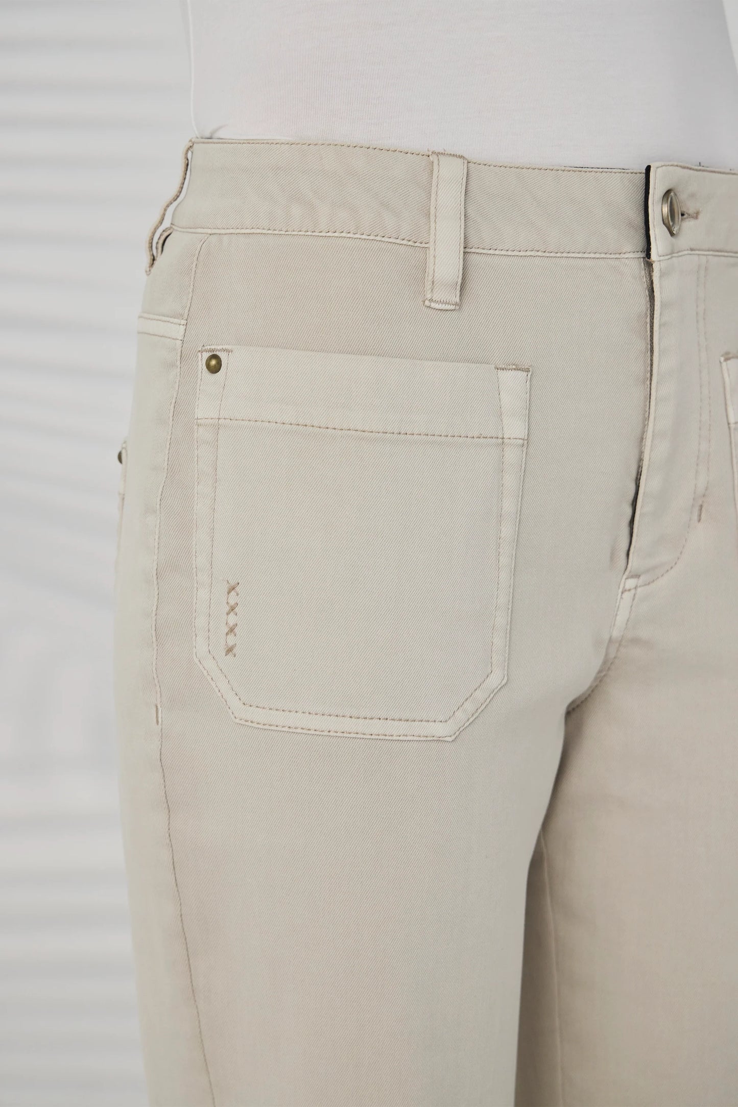 Chrome Jean Almond