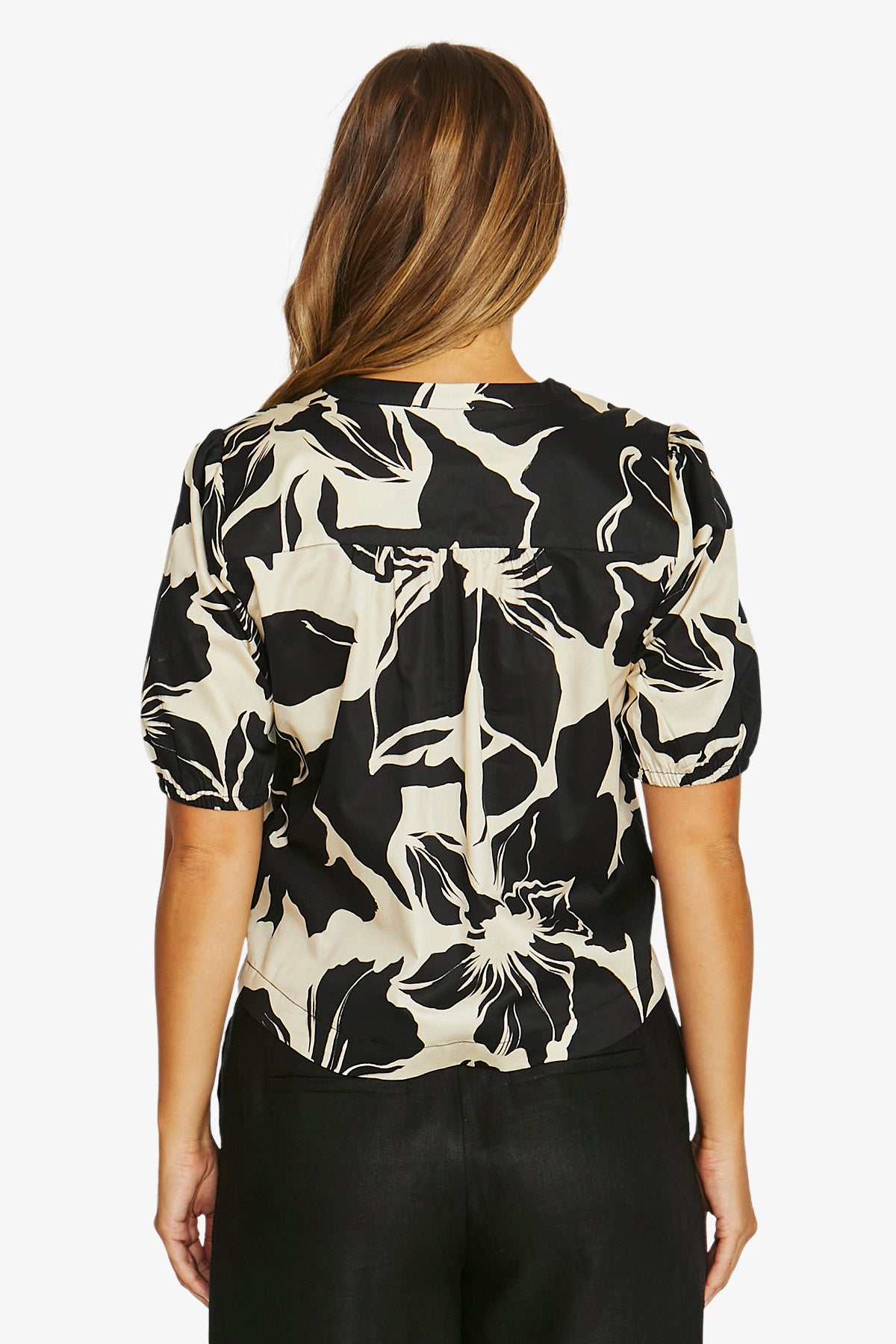 Lush Mono Gather Slv Top Black Ecru