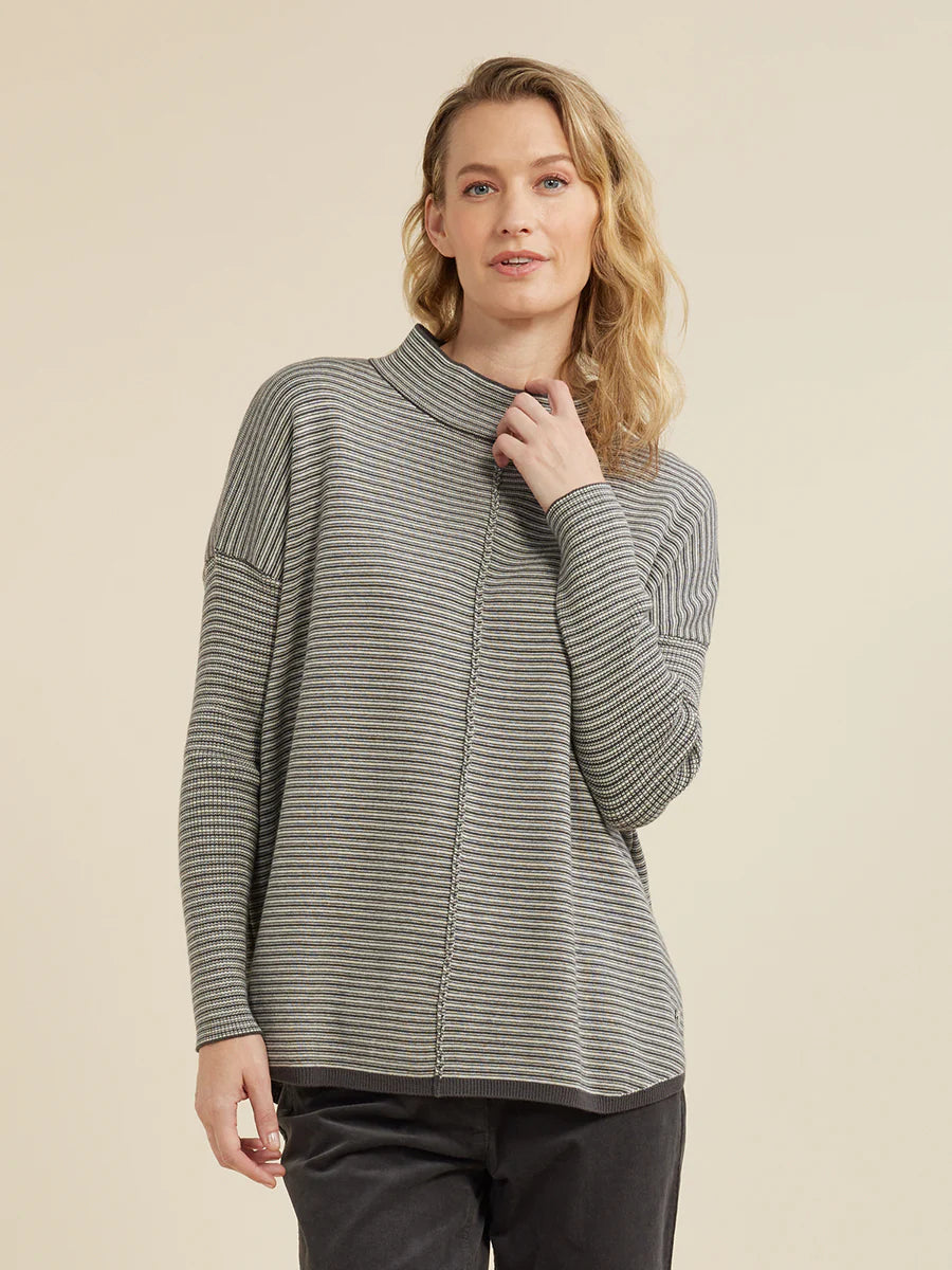 FINE STRIPE SCOOP HEM KNIT CAVIAR/RHUBARB