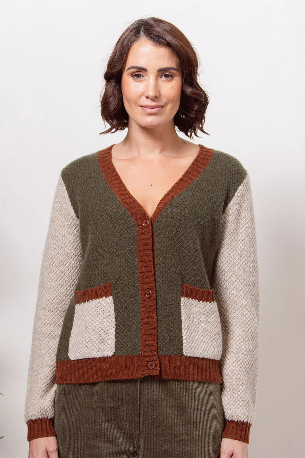 SS683K Spliced Moss Stitch Cardi Khaki Combo